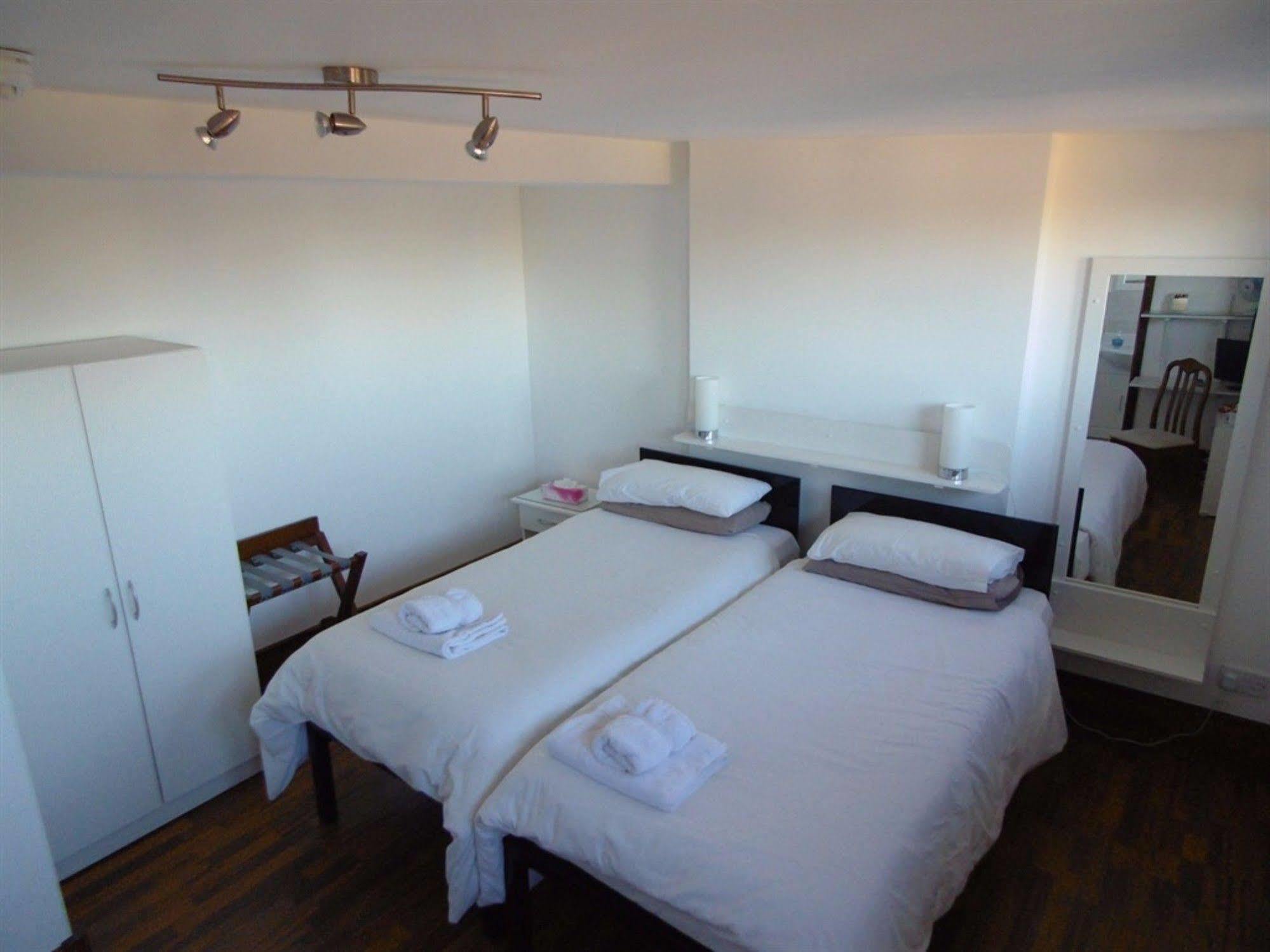 Breeze Guest House Bootle  Esterno foto